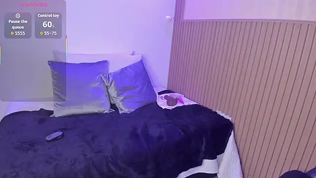 Snapshot of persefone_sky chatting on 02-06-26, 03:11 persefone sky online show from 02-06-26, 03:11