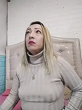 Snapshot of DanaMontana chatting on 01-06-26, 11:36 DanaMontana online show from 01-06-26, 11:36