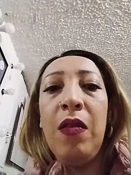 Snapshot of DanaMontana chatting on 02-16-26, 07:32 DanaMontana online show from 02-16-26, 07:32