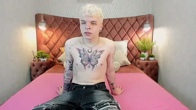 Snapshot of MillerBills chatting on 12-14-25, 11:48 MillerBills online show from 12-14-25, 11:48