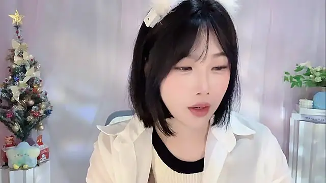 Snapshot of Pinkgirl520 chatting on 12-23-25, 02:09 Pinkgirl520 online show from 12-23-25, 02:09