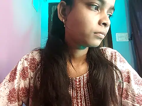 Snapshot of Maira_00 chatting on 12-15-25, 06:28 Maira 00 online show from 12-15-25, 06:28