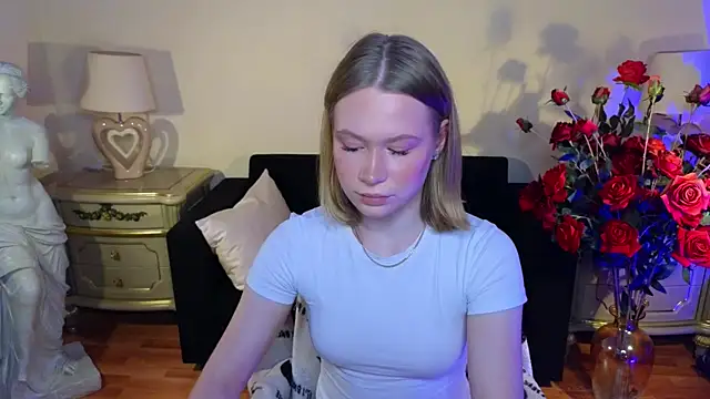 Snapshot of RebeccaLewis chatting on 12-16-25, 11:26 RebeccaLewis online show from 12-16-25, 11:26