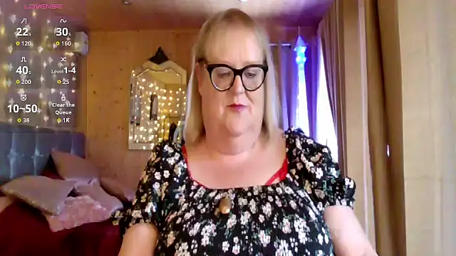 Curvy-Irish-CrystalX online show from 04-20-26, 03:26