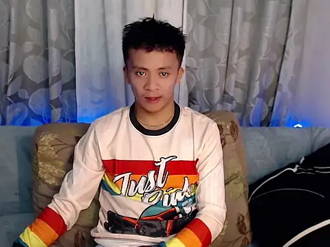 Snapshot of ur_twinkKirk6969 chatting on 05-11-26, 10:32 ur twinkKirk6969 online show from 05-11-26, 10:32
