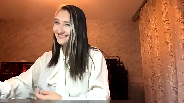 ShonnaSteffensmeier online show from 12-22-25, 03:09