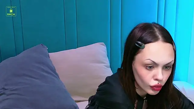 Snapshot of MonicaHoffman chatting on 12-17-25, 03:40 MonicaHoffman online show from 12-17-25, 03:40