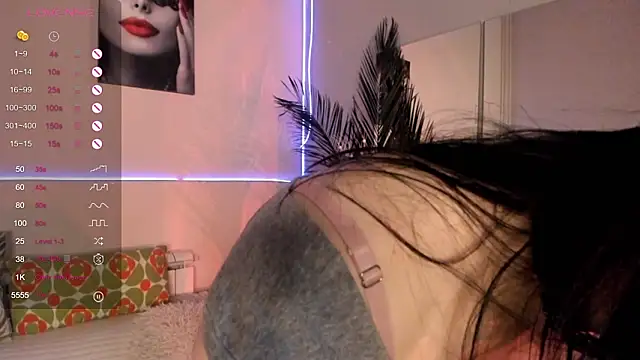 Snapshot of LexieBuxton chatting on 02-12-26, 05:52 LexieBuxton online show from 02-12-26, 05:52