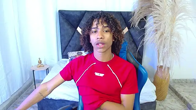 angelll18  online show from 02-12-26, 09:10