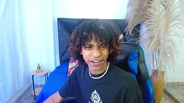 angelll18  online show from 03-27-26, 08:41