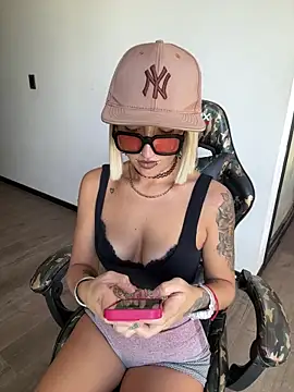 Snapshot of lolalatinaa chatting on 02-20-26, 09:04 lolalatinaa online show from 02-20-26, 09:04