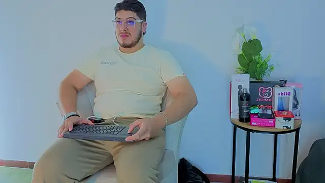 Snapshot of Chel_seth chatting on 03-10-26, 04:06 Chel seth online show from 03-10-26, 04:06