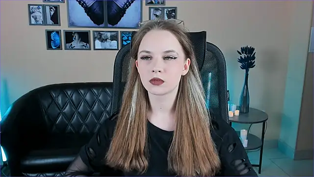 Snapshot of SsoniaRay chatting on 12-17-25, 12:11 SsoniaRay online show from 12-17-25, 12:11