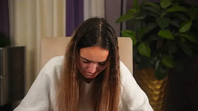 ReathaRagone online show from 12-16-25, 04:17