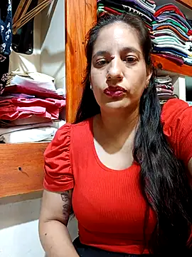 Snapshot of julietaloovee chatting on 02-18-26, 01:29 julietaloovee online show from 02-18-26, 01:29