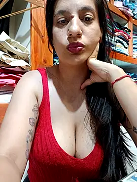 Snapshot of julietaloovee chatting on 02-23-26, 09:34 julietaloovee online show from 02-23-26, 09:34