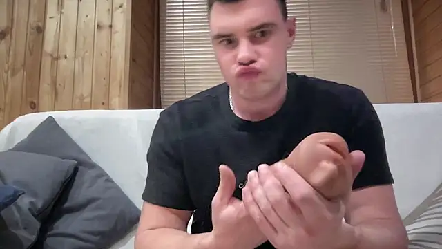 Snapshot of Ronnie_Power chatting on 12-15-25, 10:14 Ronnie Power online show from 12-15-25, 10:14