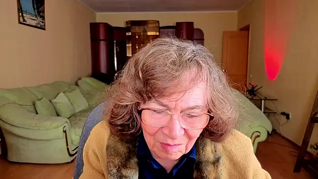 Snapshot of Betty_Bricks chatting on 12-14-25, 07:58 Betty Bricks online show from 12-14-25, 07:58