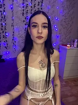 Snapshot of Show_Lissa chatting on 12-15-25, 05:39 Show Lissa online show from 12-15-25, 05:39