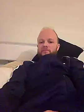 Snapshot of SoftishInflow chatting on 12-14-25, 01:22 SoftishInflow online show from 12-14-25, 01:22