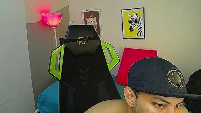 Snapshot of Luky_twink chatting on 12-15-25, 09:19 Luky twink online show from 12-15-25, 09:19