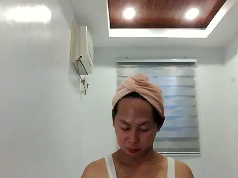 Snapshot of Seductive_diana chatting on 12-16-25, 05:34 Seductive diana online show from 12-16-25, 05:34