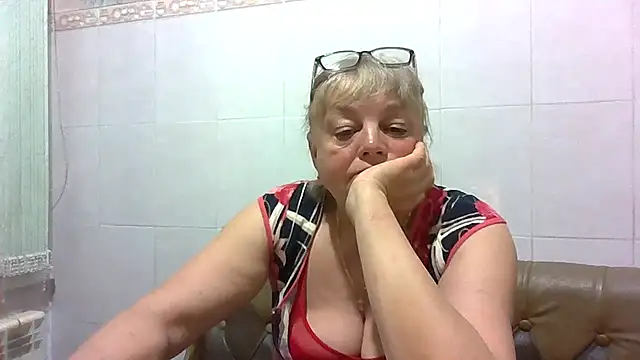 Snapshot of LinaLight88 chatting on 04-16-26, 09:39 LinaLight88 online show from 04-16-26, 09:39