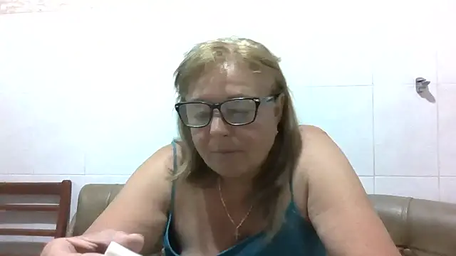 Snapshot of LinaLight88 chatting on 06-25-26, 08:13 LinaLight88 online show from 06-25-26, 08:13