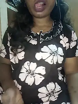 Snapshot of tamilsaisree chatting on 07-06-26, 04:31 tamilsaisree online show from 07-06-26, 04:31
