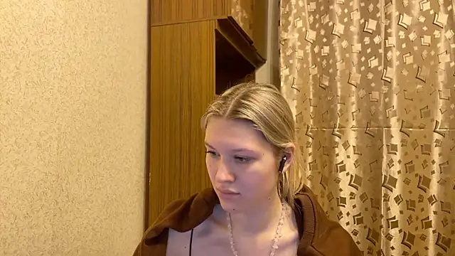 SkyeDavis online show from 12-18-25, 07:09