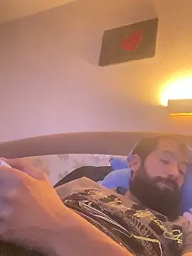 Snapshot of hornysneyhey chatting on 12-17-25, 10:05 hornysneyhey online show from 12-17-25, 10:05