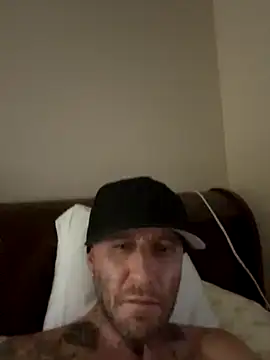 Snapshot of MILEHIGH711 chatting on 12-17-25, 08:09 MILEHIGH711 online show from 12-17-25, 08:09