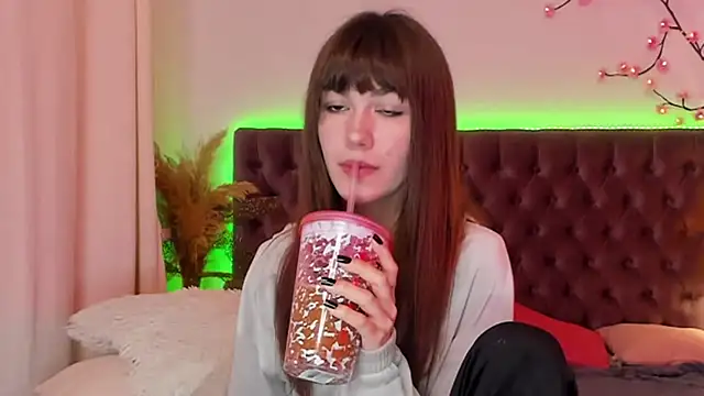 MilanaHotts online show from 07-12-26, 05:20