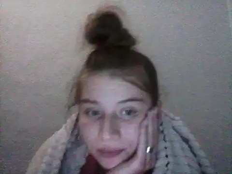 Snapshot of Karina-18 chatting on 12-14-25, 10:47 Karina-18 online show from 12-14-25, 10:47