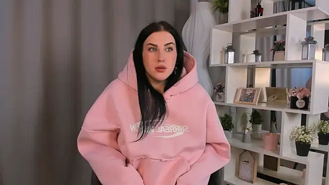 Snapshot of EvonVang chatting on 12-15-25, 01:48 EvonVang online show from 12-15-25, 01:48