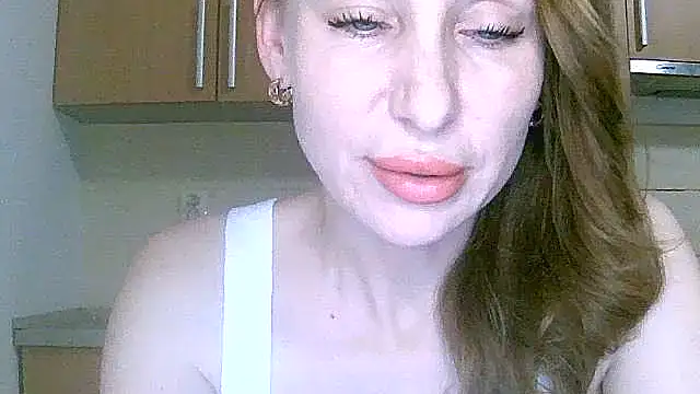 Snapshot of GlarysLoveress chatting on 12-19-25, 12:28 GlarysLoveress online show from 12-19-25, 12:28