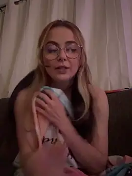 sugxrfox online show from 12-16-25, 06:29