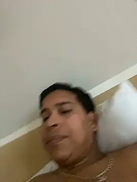 Snapshot of tusgustos23 chatting on 07-12-26, 09:55 tusgustos23 online show from 07-12-26, 09:55