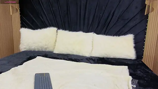 Snapshot of Megan-Horney- chatting on 04-01-26, 01:41 Megan-Horney- online show from 04-01-26, 01:41