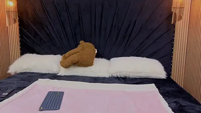 Snapshot of Megan-Horney- chatting on 04-10-26, 01:49 Megan-Horney- online show from 04-10-26, 01:49