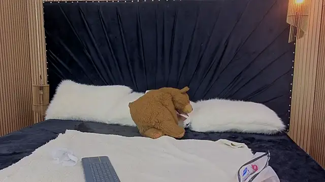 Snapshot of Megan-Horney- chatting on 04-16-26, 01:45 Megan-Horney- online show from 04-16-26, 01:45