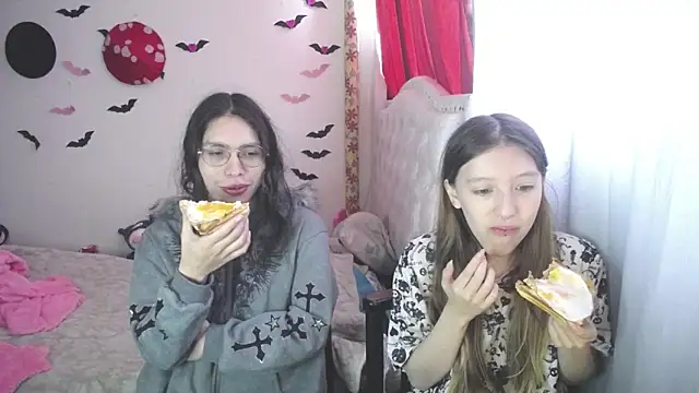 Briar y Blair online show from 03-25-26, 03:18