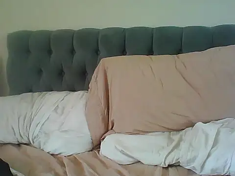 Snapshot of Valennight chatting on 12-15-25, 10:36 Valennight online show from 12-15-25, 10:36