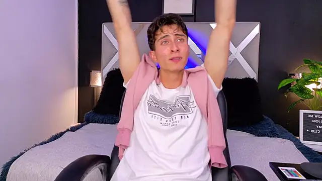 Snapshot of Ithan_Skin chatting on 12-16-25, 01:38 Ithan Skin online show from 12-16-25, 01:38