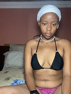 Snapshot of yellowjewelgirl chatting on 12-17-25, 10:38 yellowjewelgirl online show from 12-17-25, 10:38