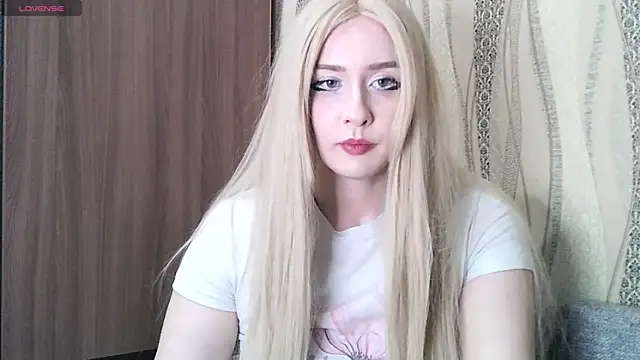 Snapshot of Nikki_Roseana chatting on 12-17-25, 04:24 Nikki Roseana online show from 12-17-25, 04:24