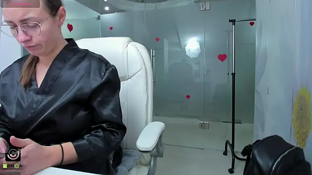 Snapshot of missdominna chatting on 01-16-26, 03:54 missdominna online show from 01-16-26, 03:54