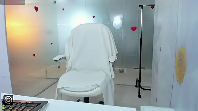 Snapshot of missdominna chatting on 02-02-26, 04:00 missdominna online show from 02-02-26, 04:00