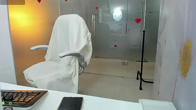 Snapshot of missdominna chatting on 02-10-26, 04:05 missdominna online show from 02-10-26, 04:05