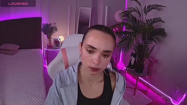 Dayana Foxy online show from 12-17-25, 08:53